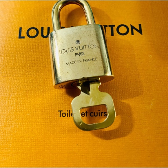 Louis Vuitton brass lock set with key #313 Authentic padlock - Picture 2 of 4
